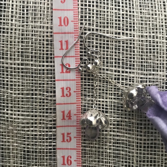 Minimalism flower crystal dangle drop earring - Picture 4 of 4